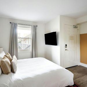 Studio Apartment Queen Bed
